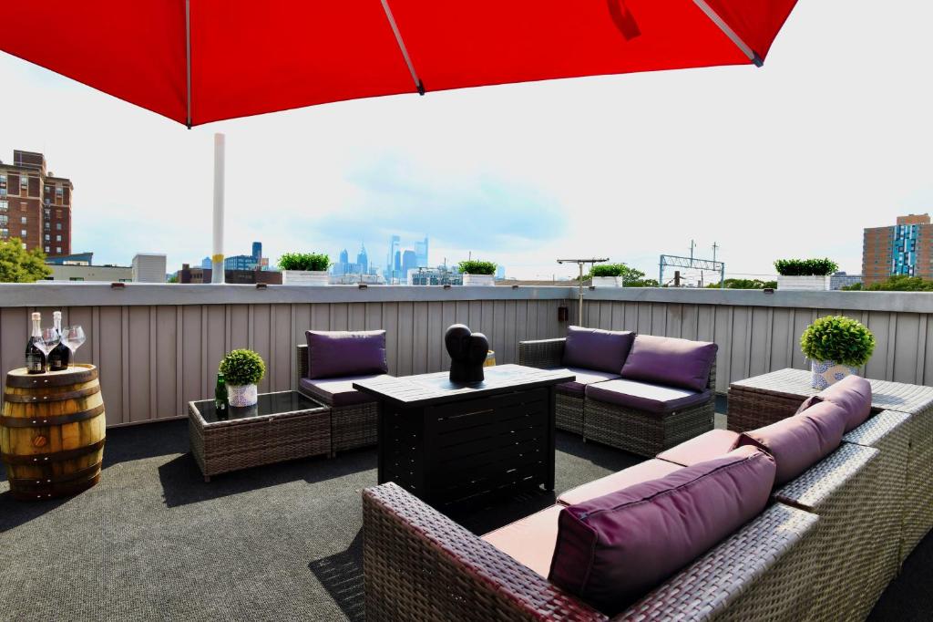 Yanne’s Place – Roof-Patio, Workspace, CityView